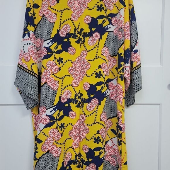 Forever 21 Contemporary Yellow and Black Floral Kimono Robe, Small - Picture 8 of 9